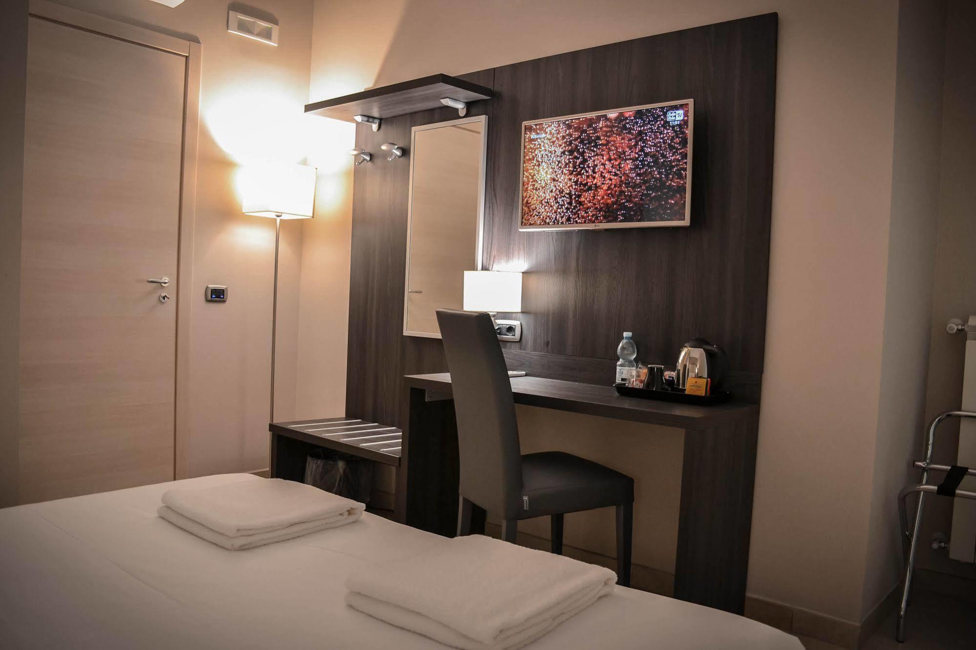 Brain Rooms & Suite 帕加尼 外观 照片